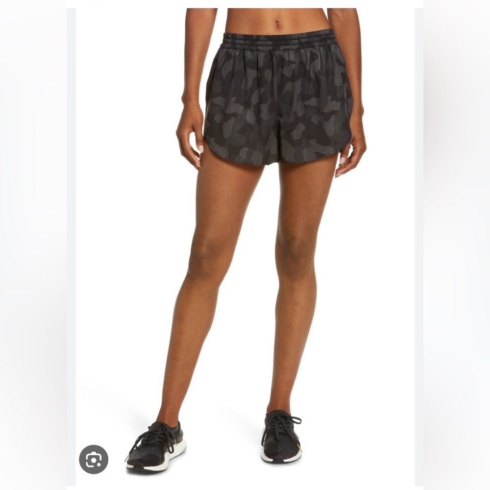 Zella Run in Camo Shorts size Small